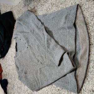 NWOT Raffi v neck cashmere sweater in Grey. Size S
